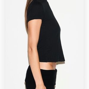 New Skims Relaxed Shrunken Black Women's Short Sleeve Tee